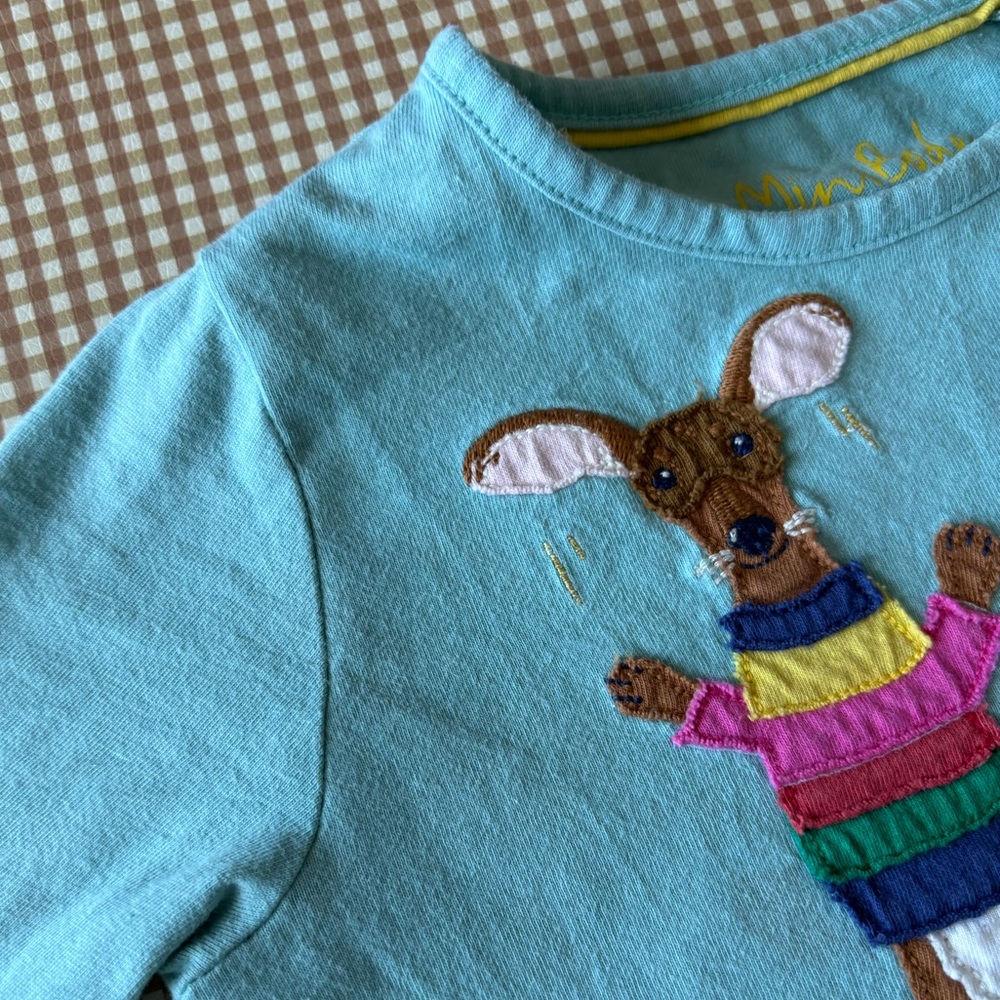 Mini Boden long sleeve appliqué jumping dogs shirt. Size 2-3 - Picture 9 of 15